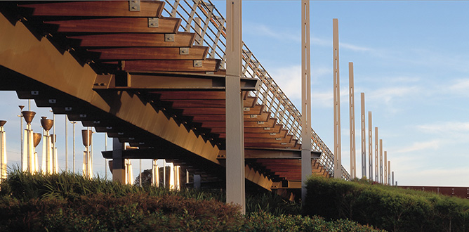 pedestrian bridge birrarung marr