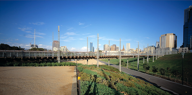 pedestrian bridge birrarung marr